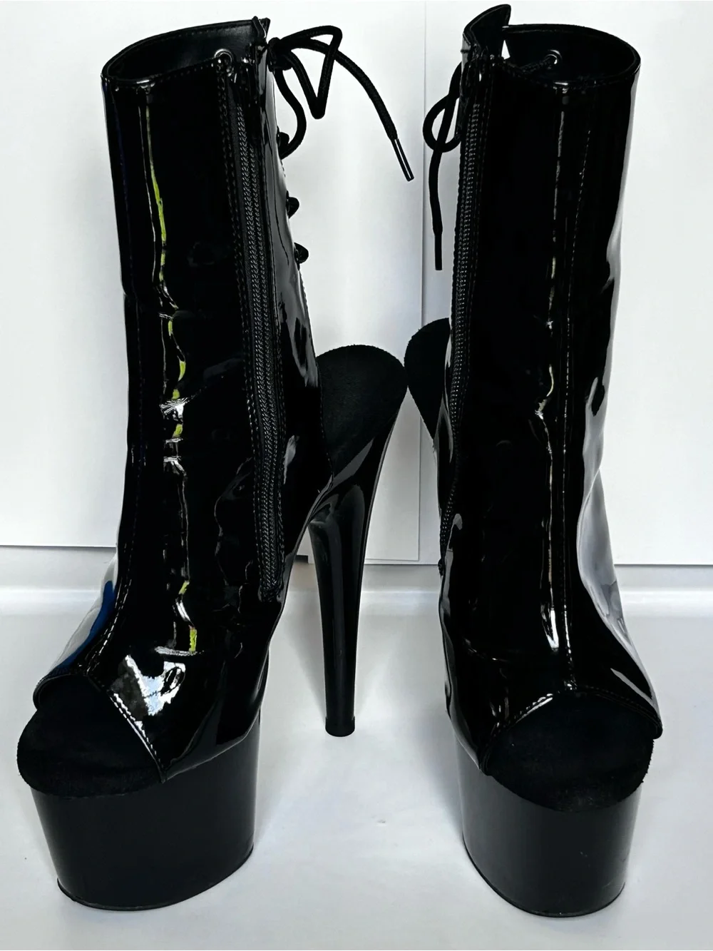 Pleaser striking black
